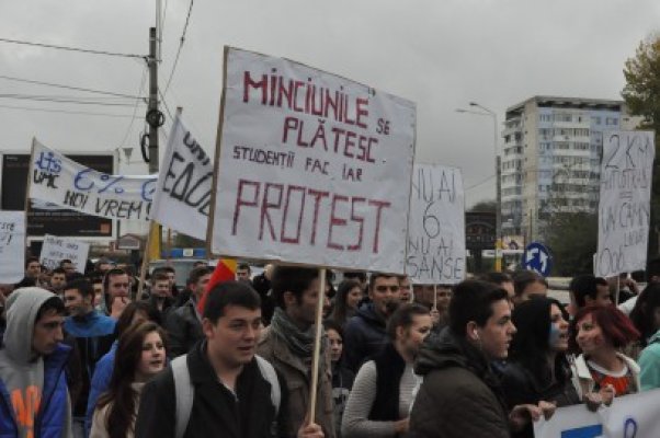 Protest la Prefectură: elevii, profesorii şi studenţii constănţeni deplâng subfinanţarea învăţământului